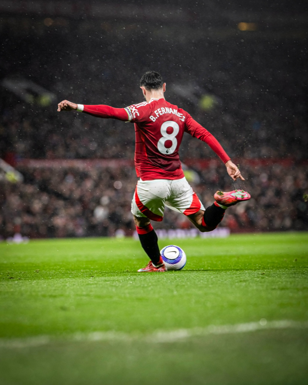 曼联后卫神勇救险，助球队成功保级，开始积分.