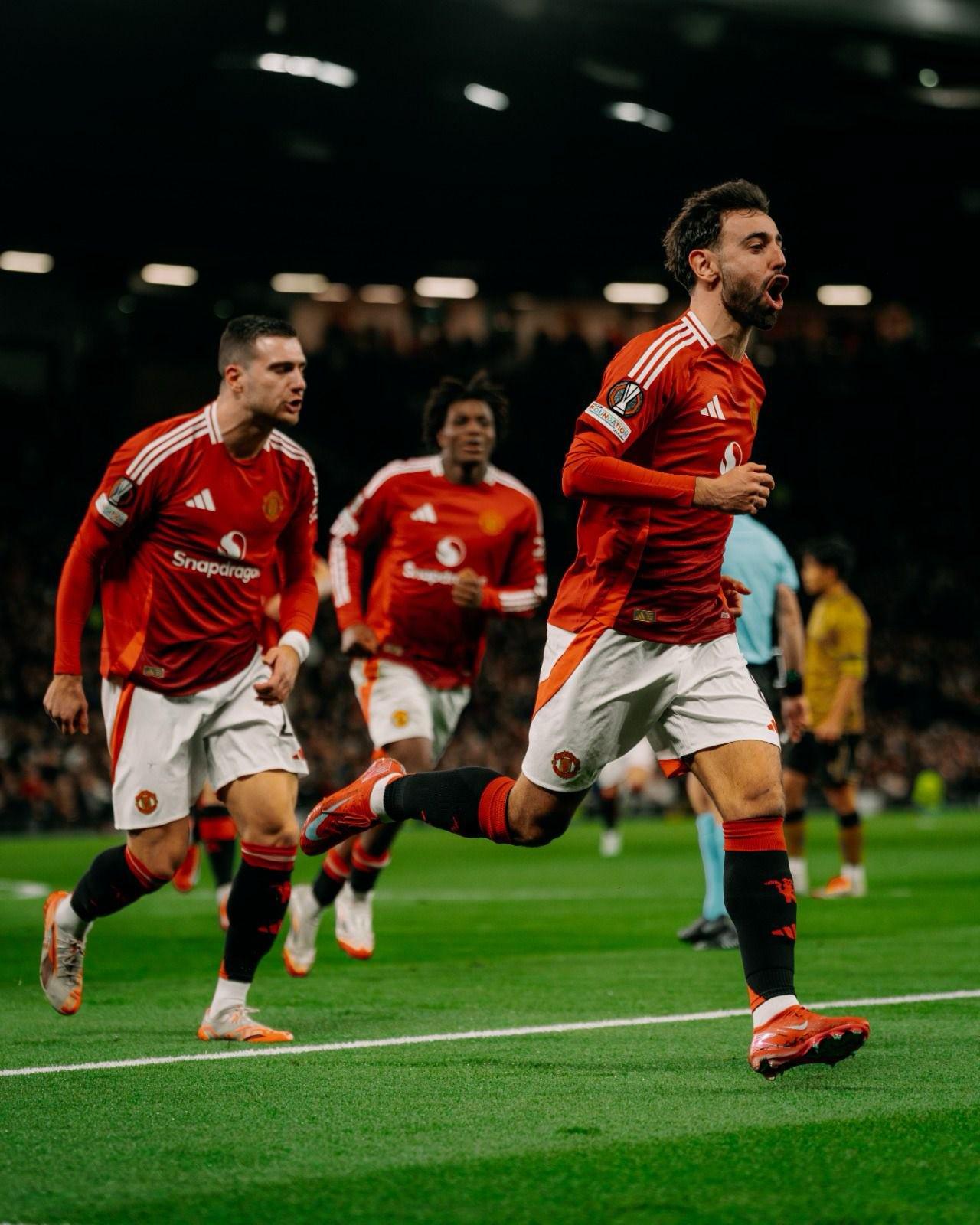 关于曼联后卫神勇救险，助球队成功保级，密码.的信息